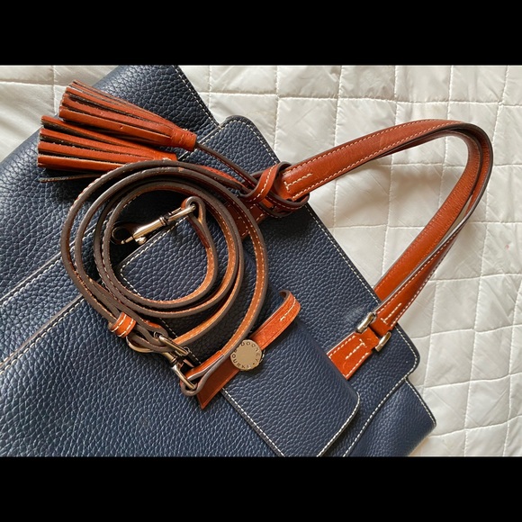 🔥 Dooney and Bourke Tote Bag with Strap🔥 - Picture 5 of 15